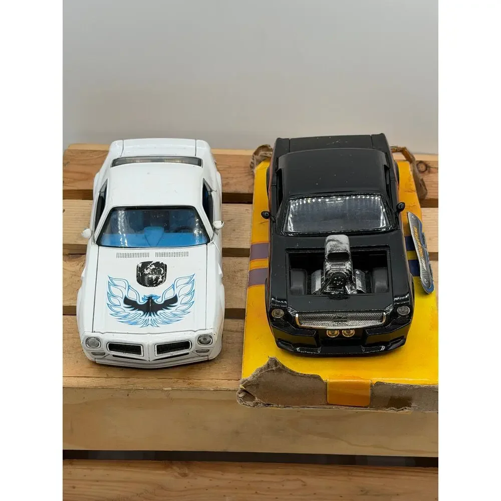 Jada Toys Bigtime Muscle Lot:1972 Pontiac Trans Am/1965 Ford Mustang(1/24 Scale)